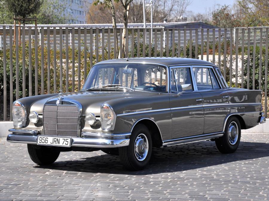  Mercedes-Benz 300 SE 1961 года  (фото 1 из 8)